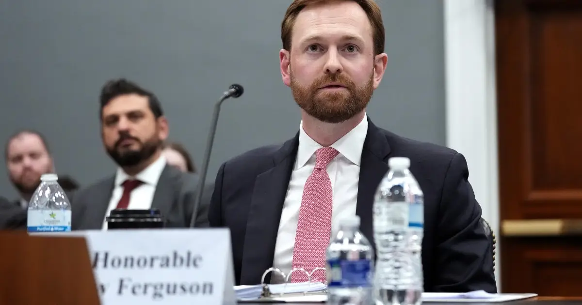 FTC Scolds Apple News for Promoting  Left - Wing News Outlet While Suppressing Conservative Ones