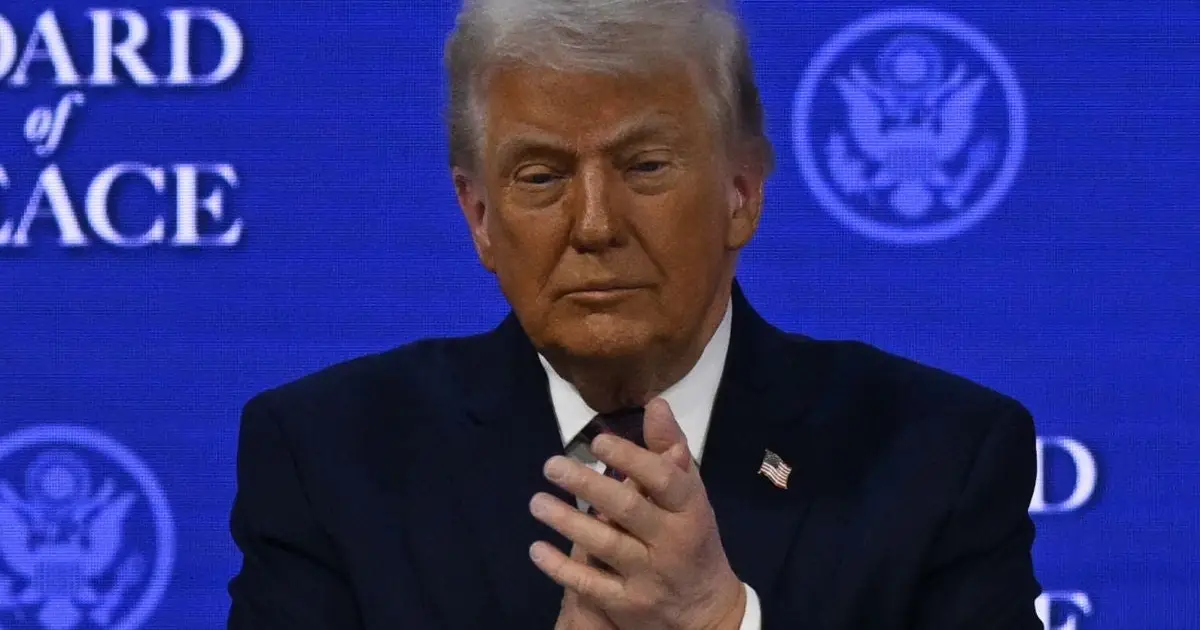 Trump Revives Foreign - Made Films Tariff Plan , Promises Bonds for LA Production