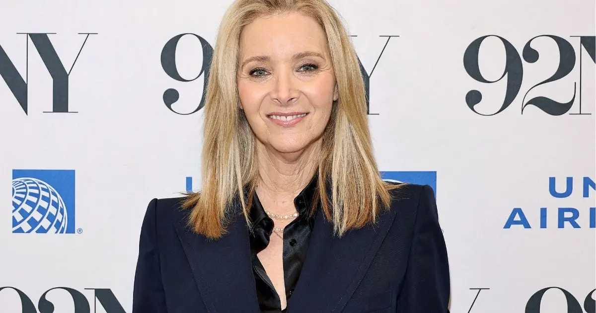Lisa Kudrow Pleads With Warner Bros . Buyer to Preserve the Friends Studio Lot