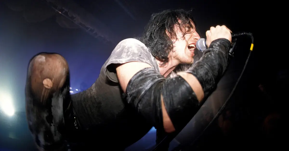 4 of the Strongest Album Openers From the 1990s Rock Scene